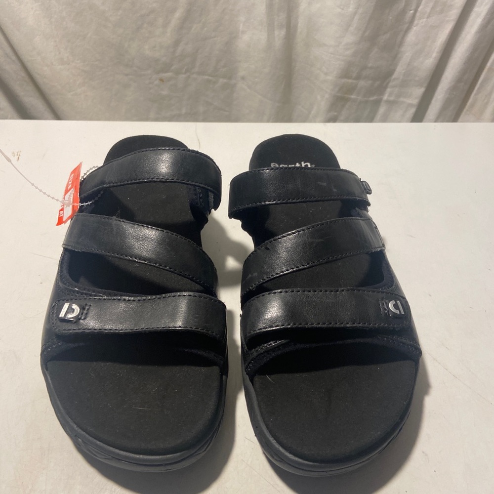 Earth black leather 3 strap flat sandals size 9 NWT - Picture 1 of 6